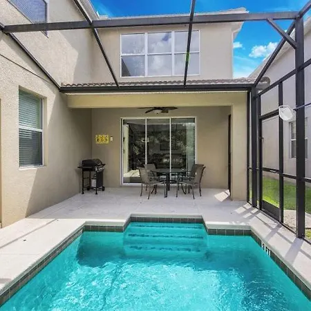 Contemporary 5 Bed 5 Bath Single Family With Upgrades Villa